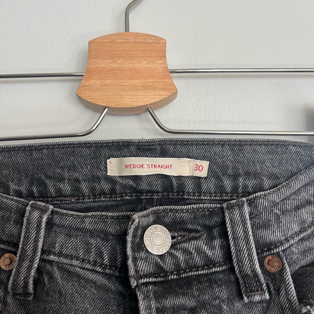 Levi’s Wedgie High Ride Jean - Picture 4 of 4